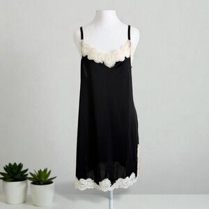 Natori Slip Dress Black & Ivory Lace. Woman’s Size 4. Worn Once.